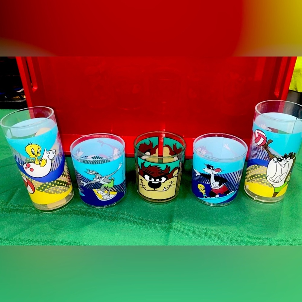 New 1995 Warner Bros Looney Tunes Plastic Cups Pool Swimming Summer Outdoor Lot